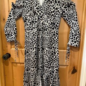 Stylish Black and White Midi Dress